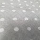 100% Kokvilnas audums-baltas pumpiņas uz pelēka fona (4 mm) 130 g/m²