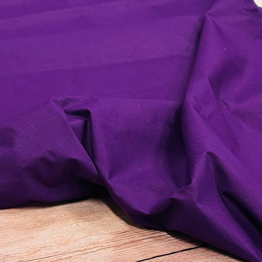 100% Kokvilnas audums-tumši violets 125 g/m²