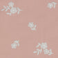 Izšūts, mazgāts kokvilnas audums- balti ziedi uz rozā fona 120 g/m²